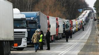 Заторы на границе с Евросоюзом: фуры простаивают в очередях до трех недель