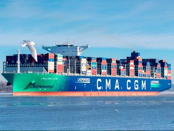 CMA CGM временно приостанавливает судоходство через Суэцкий канал