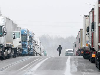 Очереди на границе из Латвии выросли вдвое
