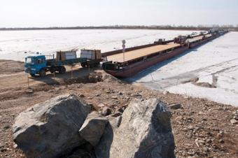 Временная понтонная переправа «Благовещенск — Хэйхэ» работает в полузакрытом режиме